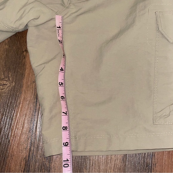 The North Face Cargo Shorts - Picture 8 of 8